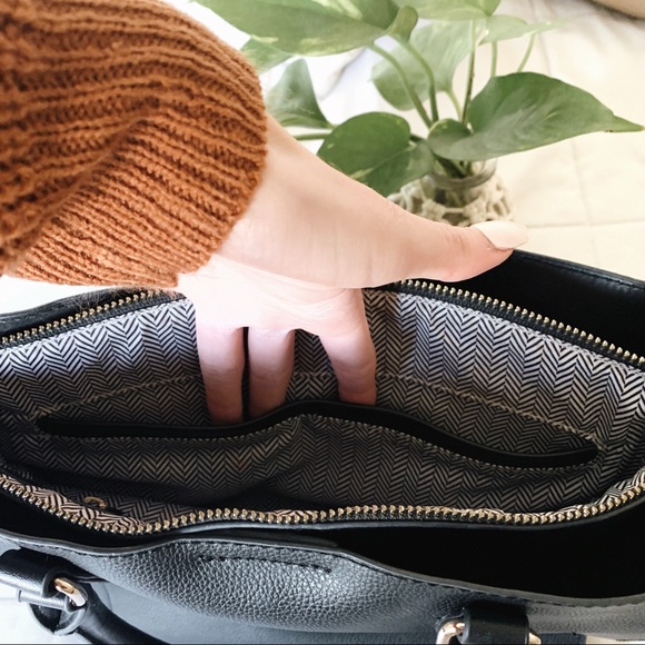 Black and Gold Faux Leather Purse - Picture 6 of 13